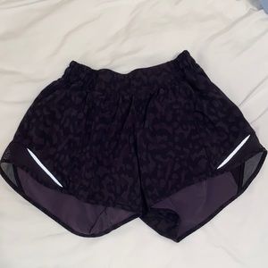 Lululemon Hotty Hot 4 inch shorts (size 4)